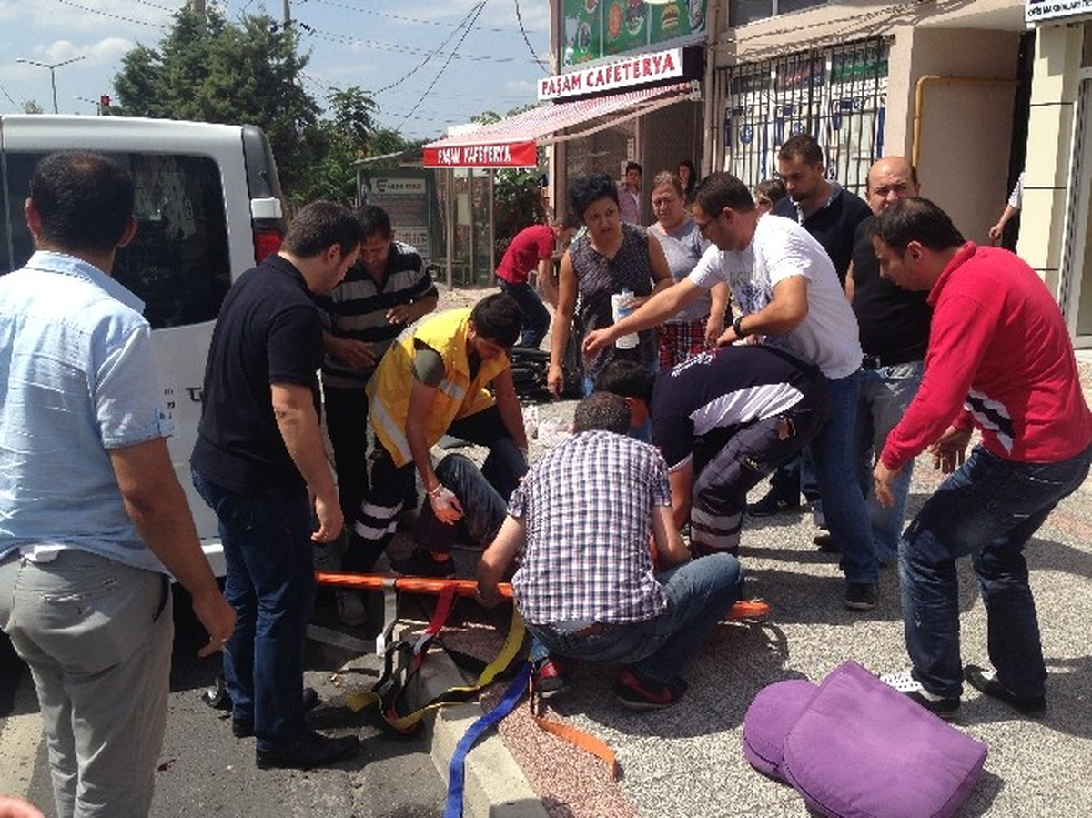 Bir Günlük Motosikleti ile Kaza Yaptı: 2 Yaralı