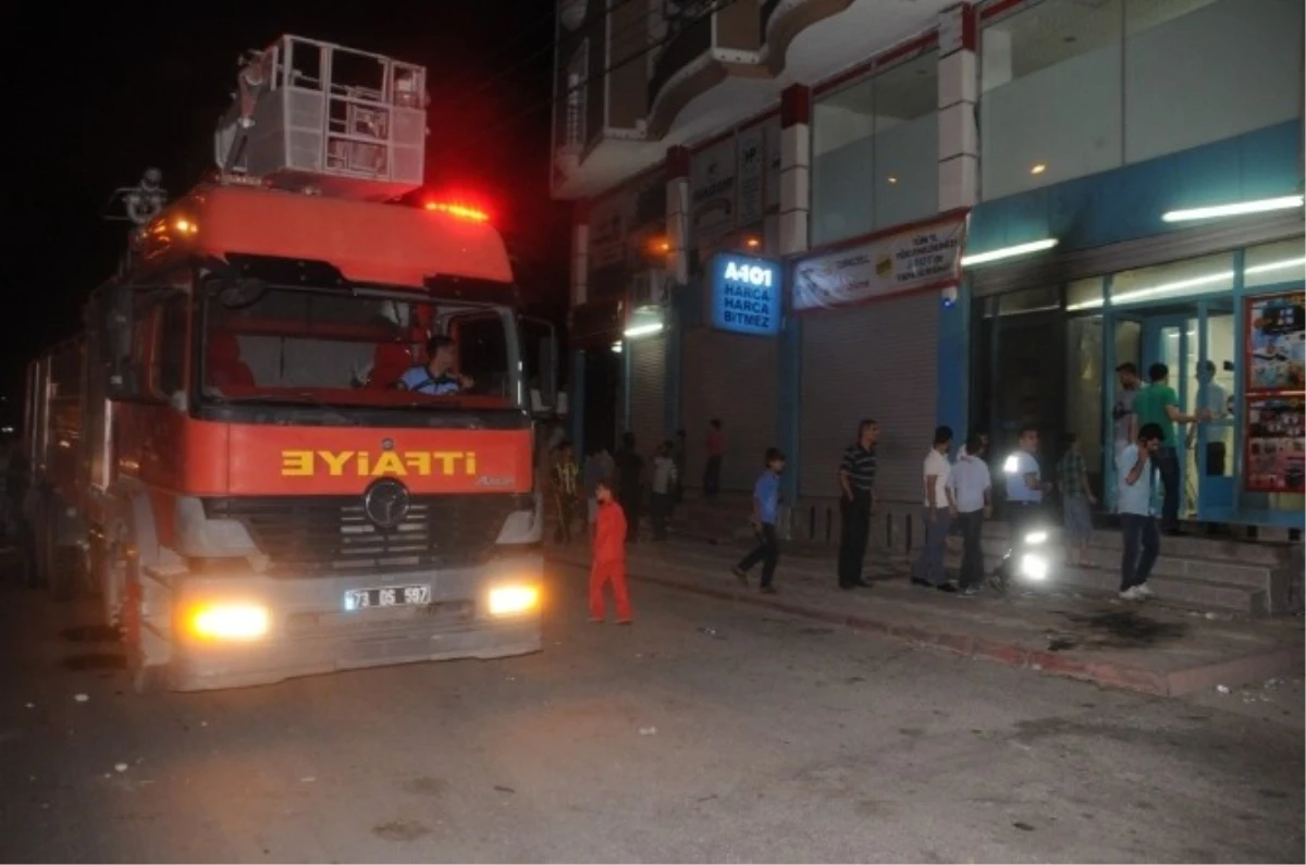 Şırnak Cizre\'de Alışveriş Merkezine Molotoflu Saldırı: 1 Yaralı