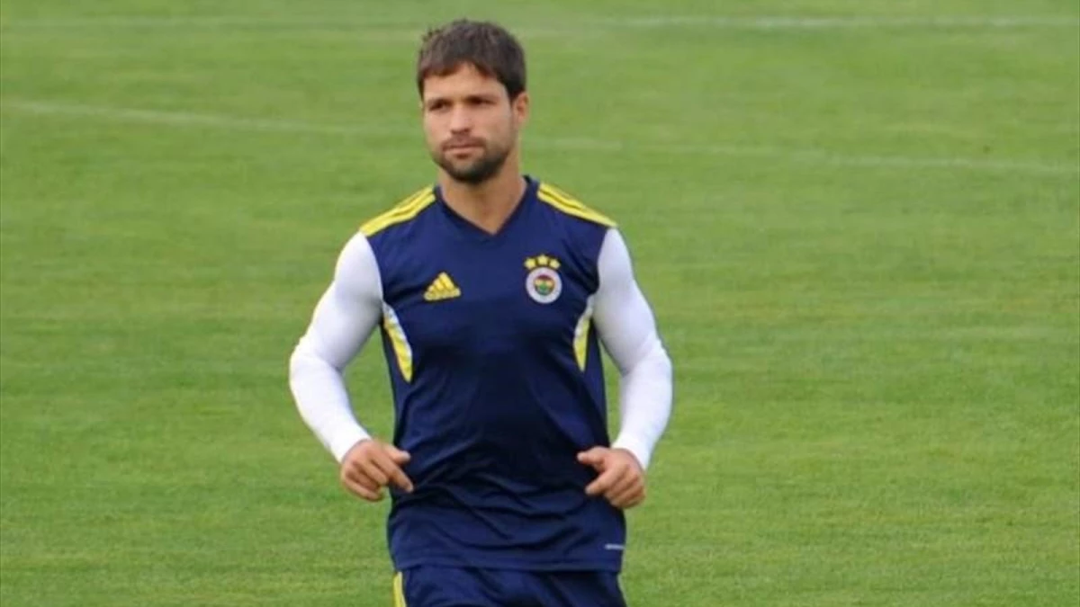 Diego Ribas Sahaya İniyor