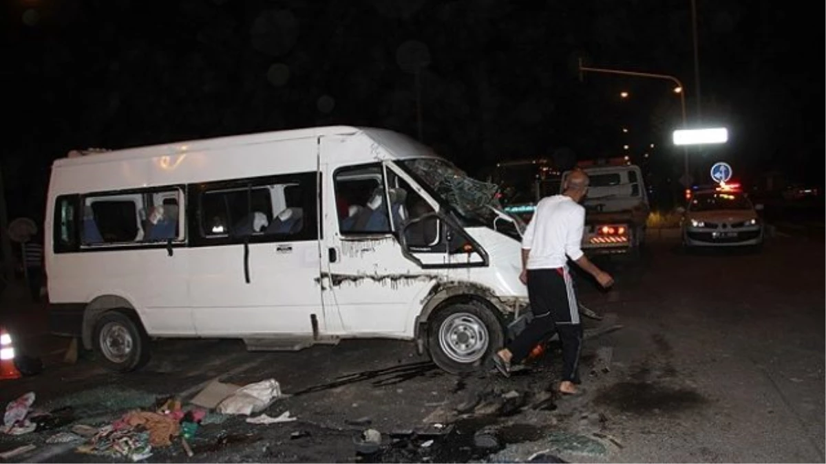 Elazığ\'da Düğün Dönüşü Trafik Kazası: 28 Yaralı