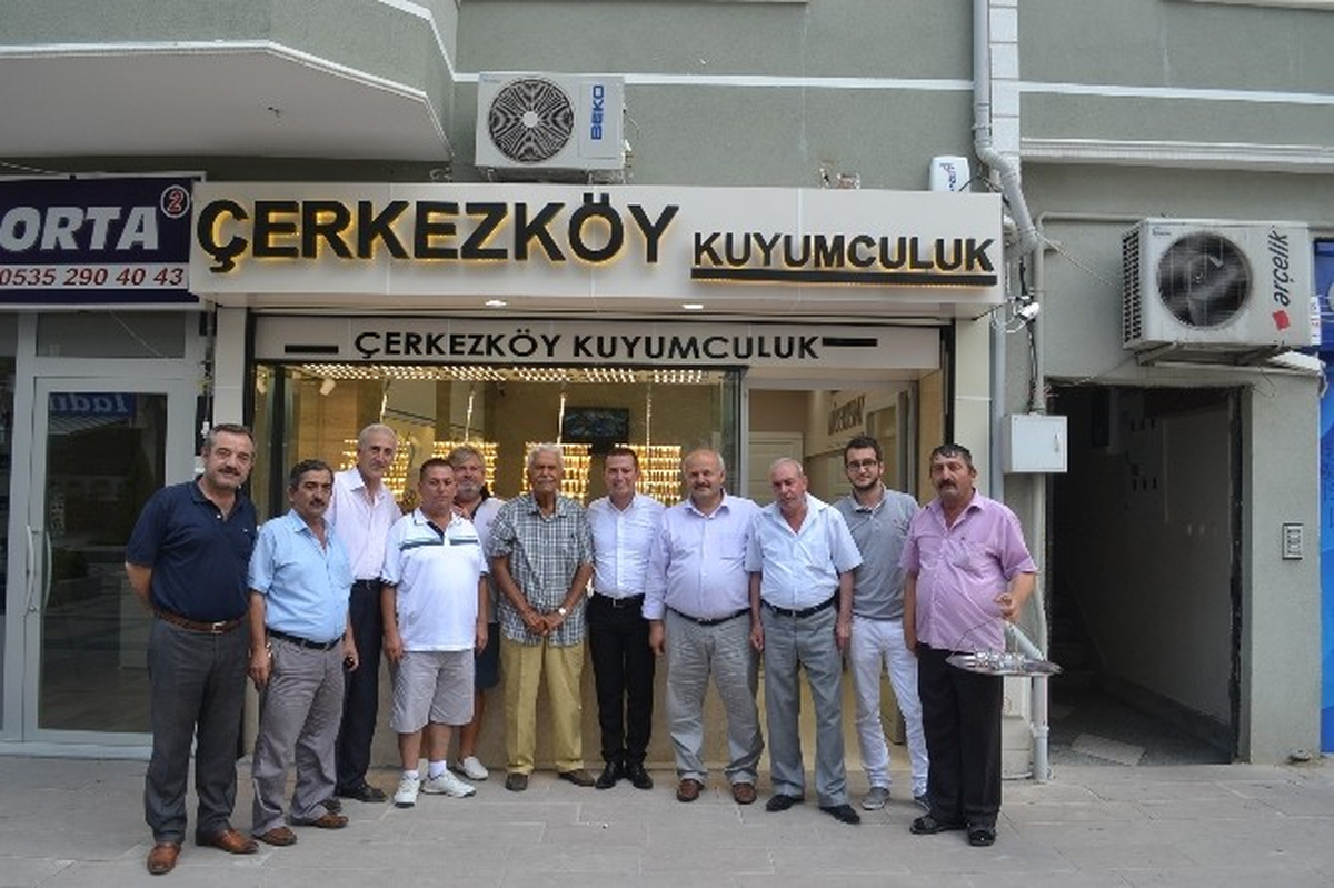 Eski İçişleri Bakanı İsmet Sezgin Aile Dostlarını Unutmadı