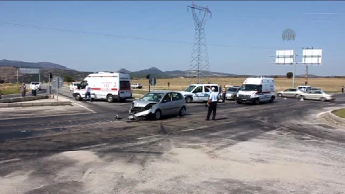Ezine\'de Trafik Kazası: 4 Yaralı