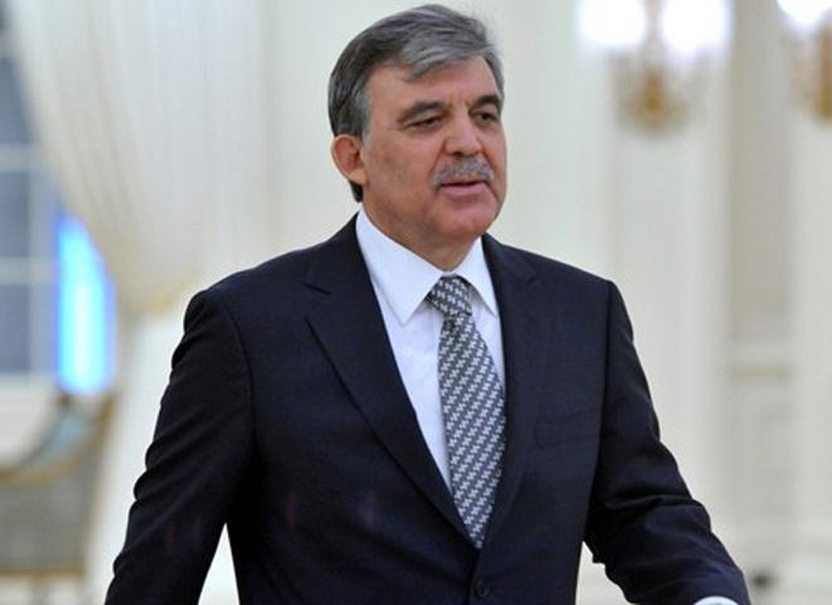 Gül, Davutoğlu\'nu Tebrik Etti