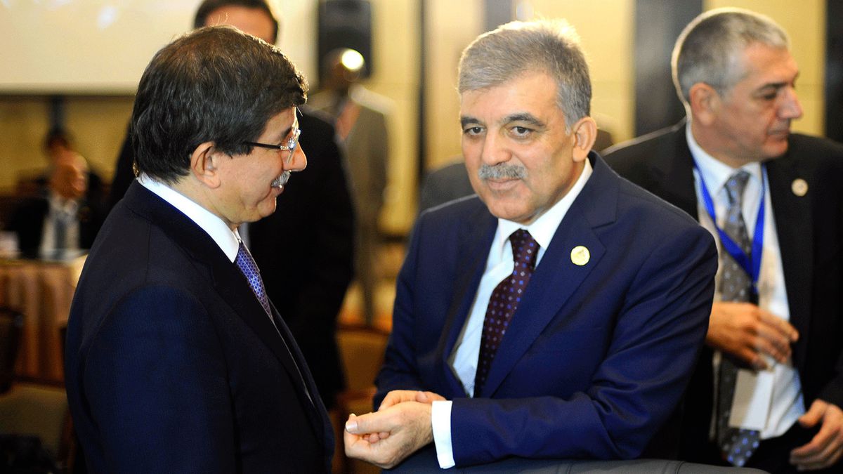 Gül\'den Davutoğlu\'na Tebrik Telefonu