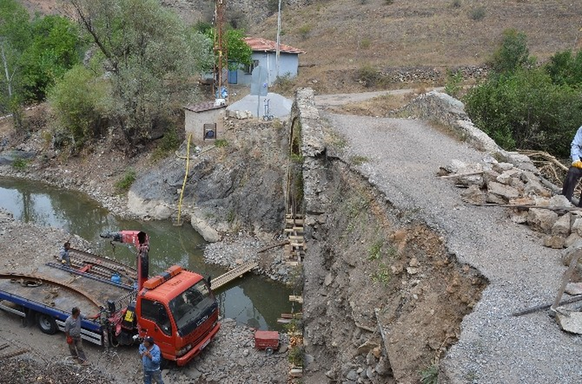 Gümüşhane\'de Kamberli Köprüsü Restore Ediliyor