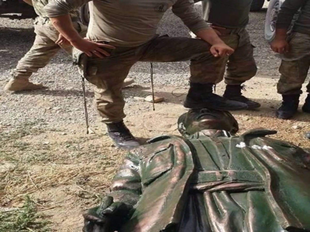 Heykele Basarak Poz Veren Asker Hakkında Soruşturma