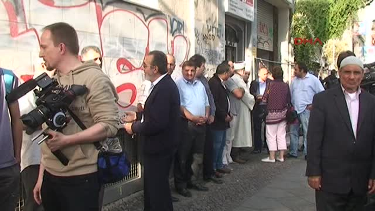 İmamlardan Berlin\'de Yakılan Mevlana Camisine Destek