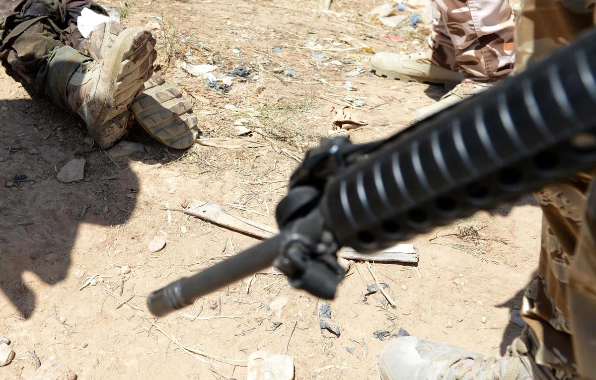 IŞİD\'den Kaçan İki Grup Arkasındaki Teröristler Askere Ateş Açtı