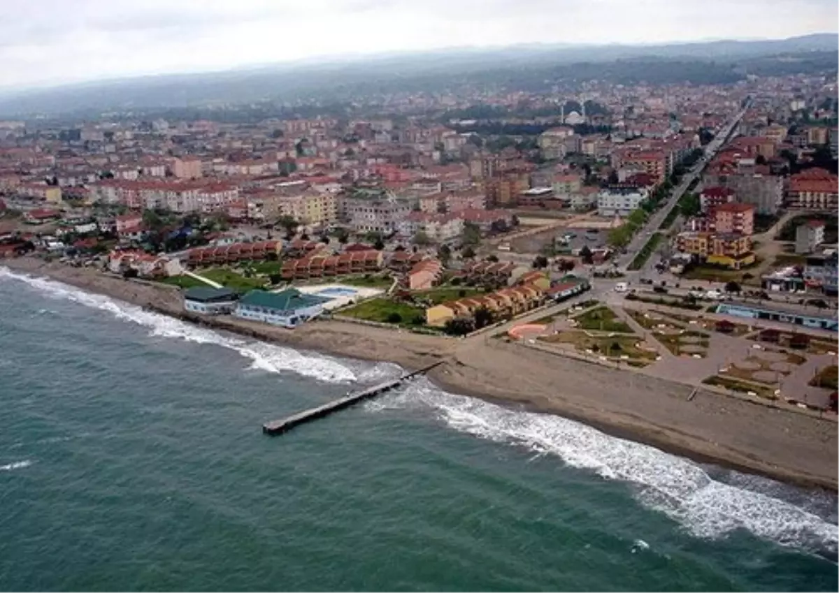 Karasu, Yerli ve Yabancı Turistlerin Akınına Uğruyor