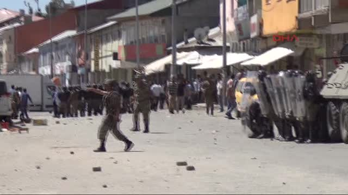 Karlıova\'da Lice Protestosu: 6 Yaralı