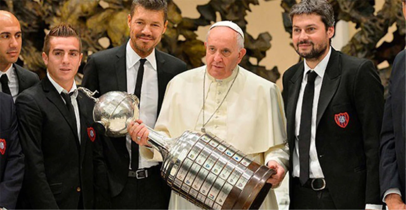 Libertadores Kupası Papa\'nın Ellerinde