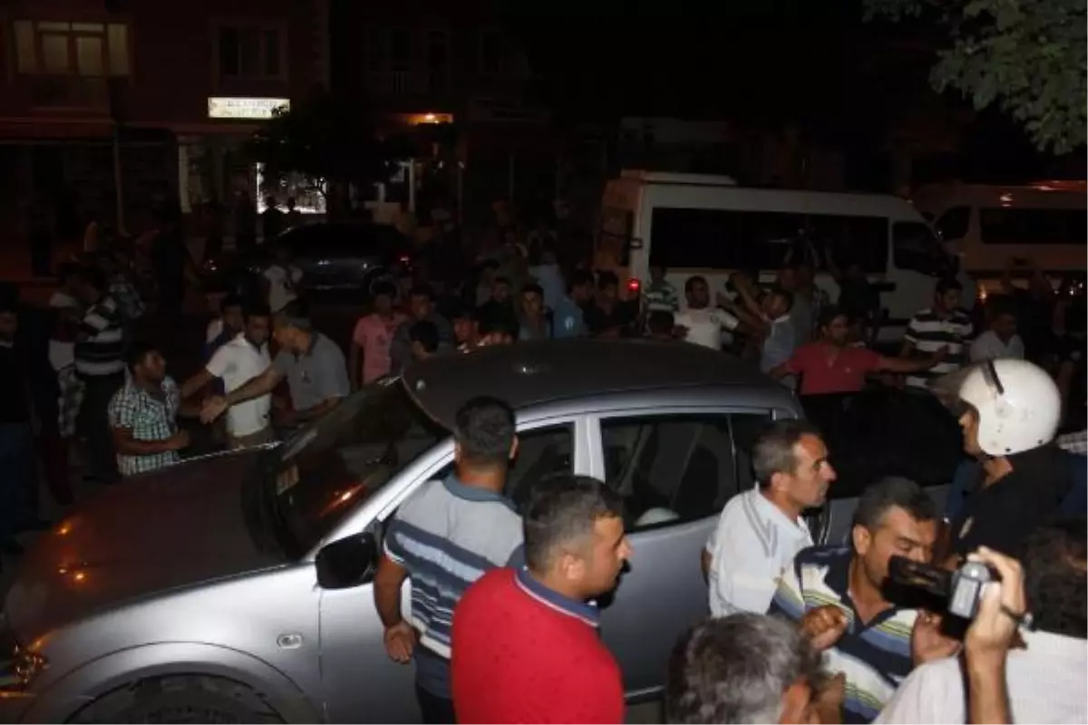 Mahalleli Elektrik Kesintilerini Protesto Etmek İçin Eylem Yaptı