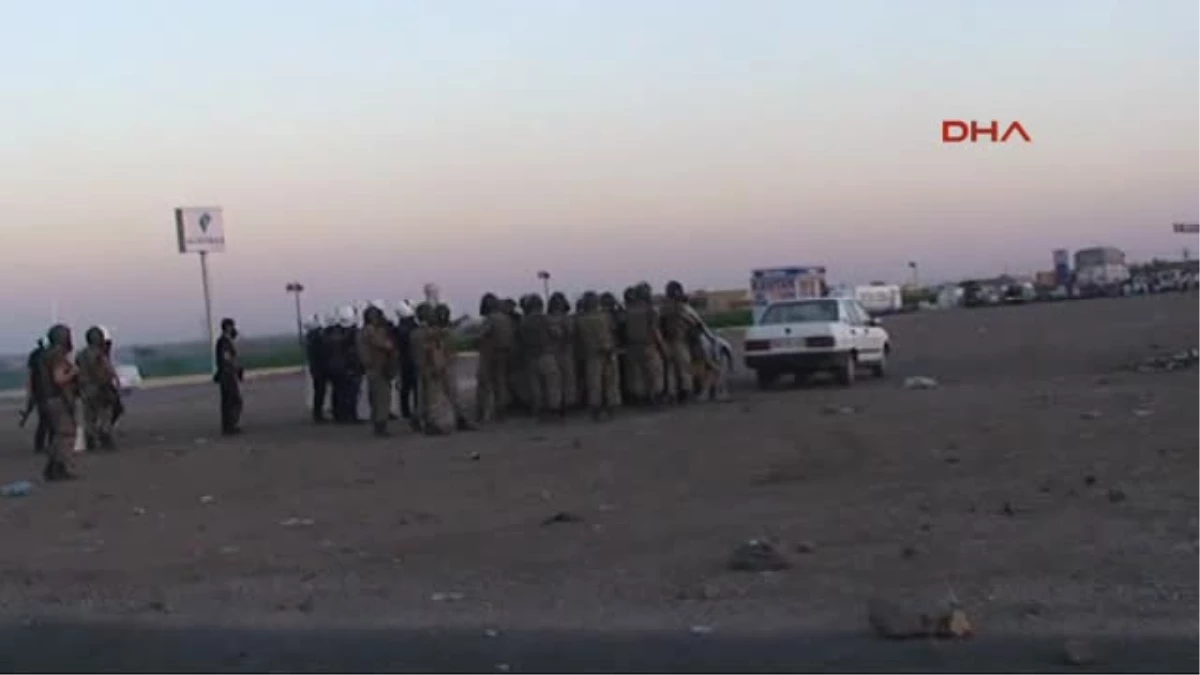 Mardinli Çiftçiler, Yol Kesip Jandarma ve Polisle Çatıştı