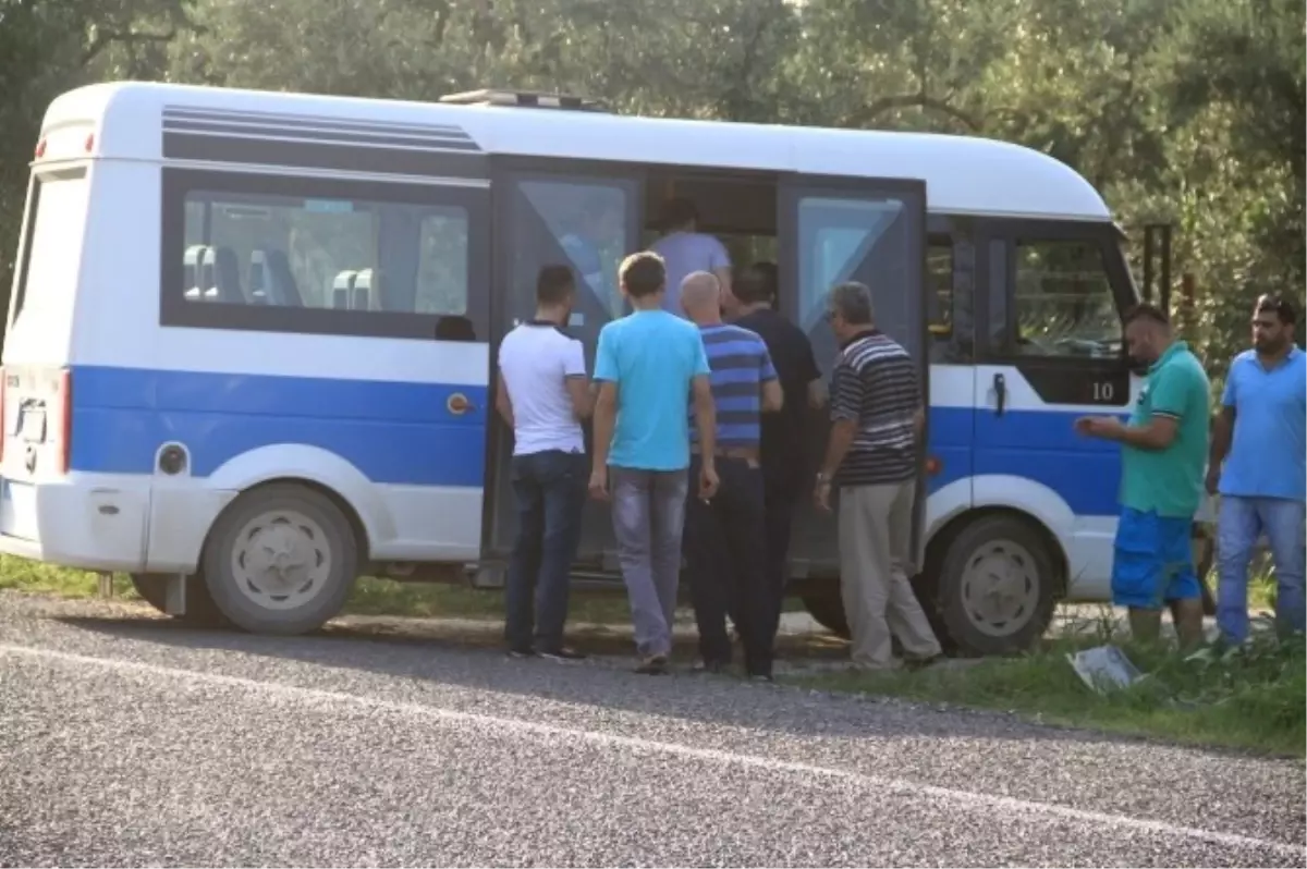 Orhangazi\'de Motosiklet Minibüse Çarptı: 2 Yaralı