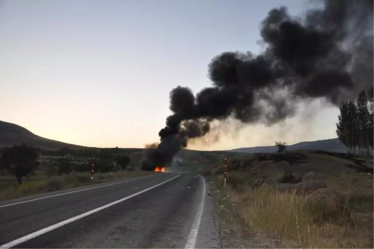 PKK Yandaşları Yol Kesip Tanker Yaktı