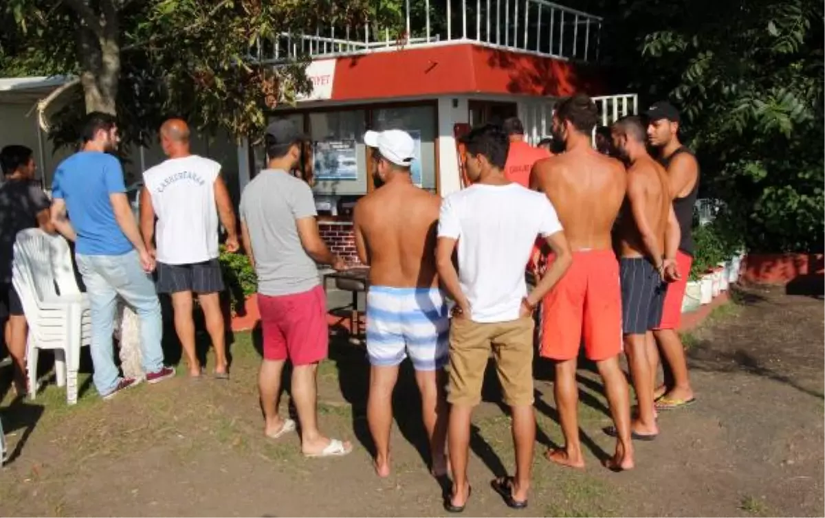 Plajda Kadınları Görüntüleyen Iraklılara Tepki