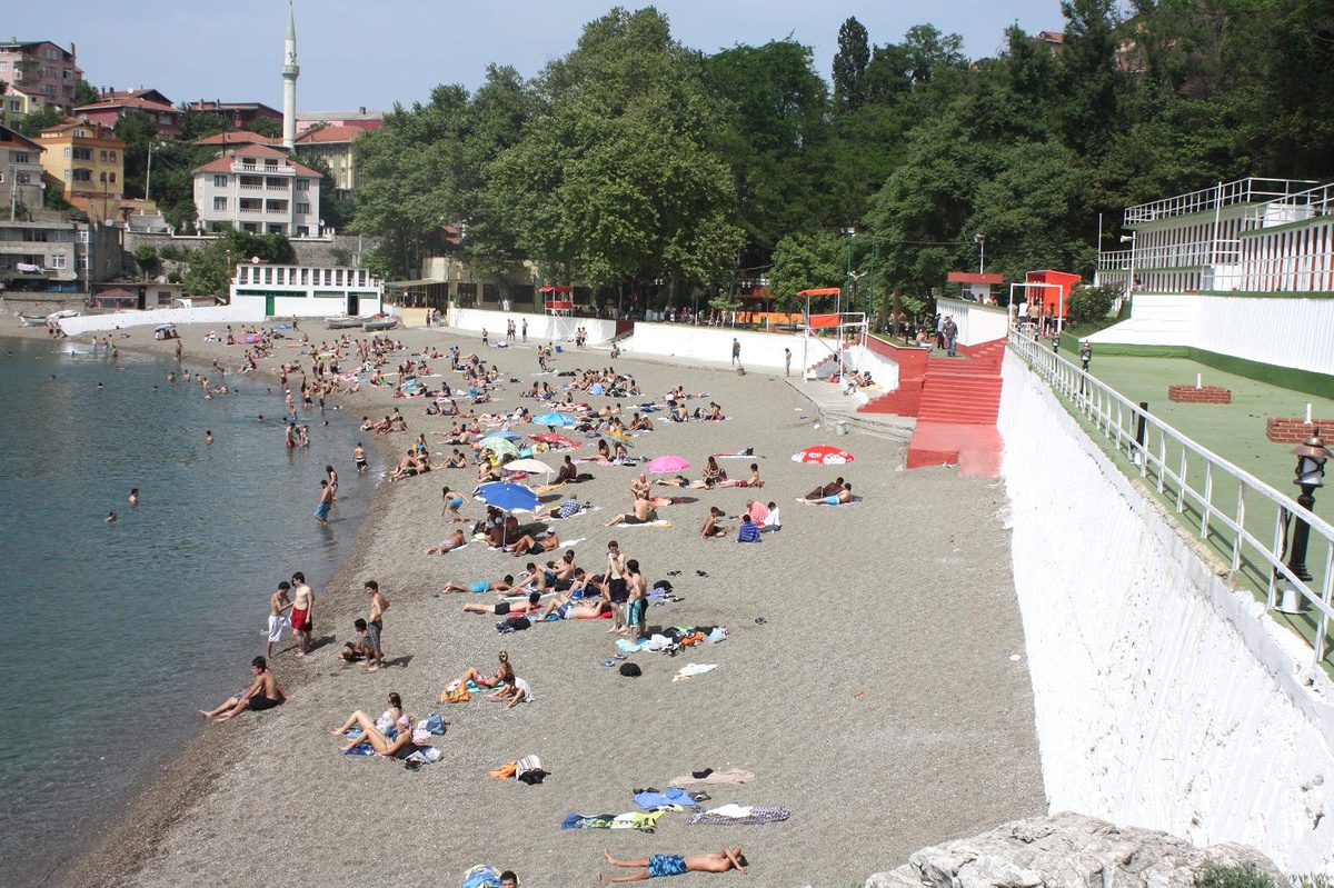 Plajdaki Kadınların Fotoğraflarının İzinsiz Çekildiği İddiası