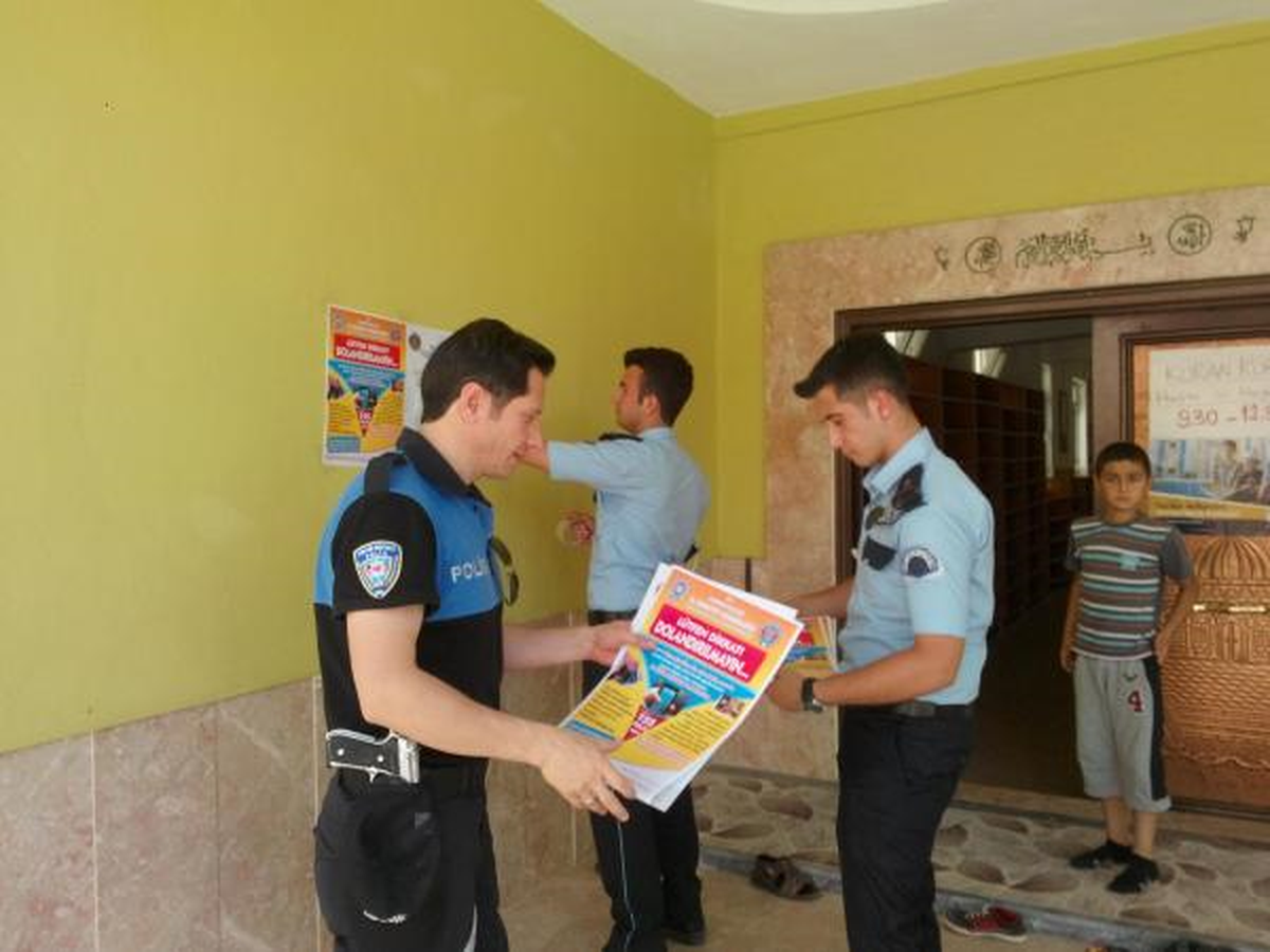 Polisler Kapı Kapı Dolaşıyor