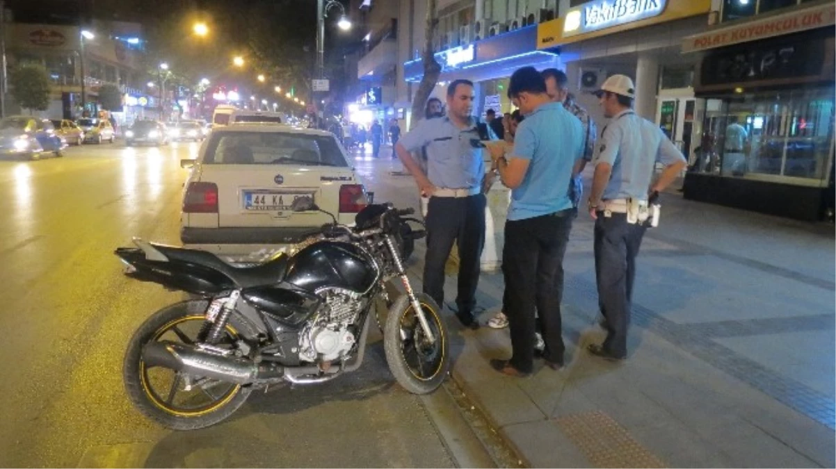 Malatya\'da Polis Durdurunca, Motosikleti Bırakıp Kaçtı