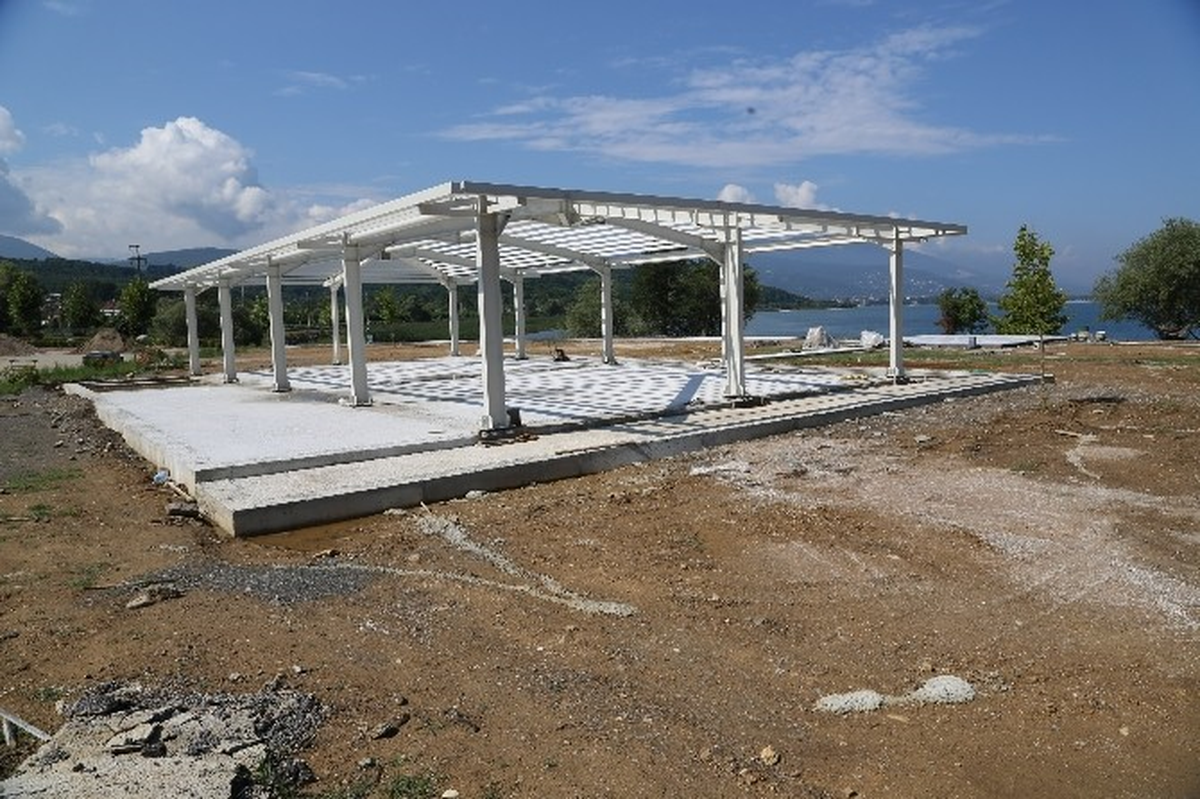 Sapanca Belediyesi Uzunkum Sahil Bandını Yeniden Düzenliyor