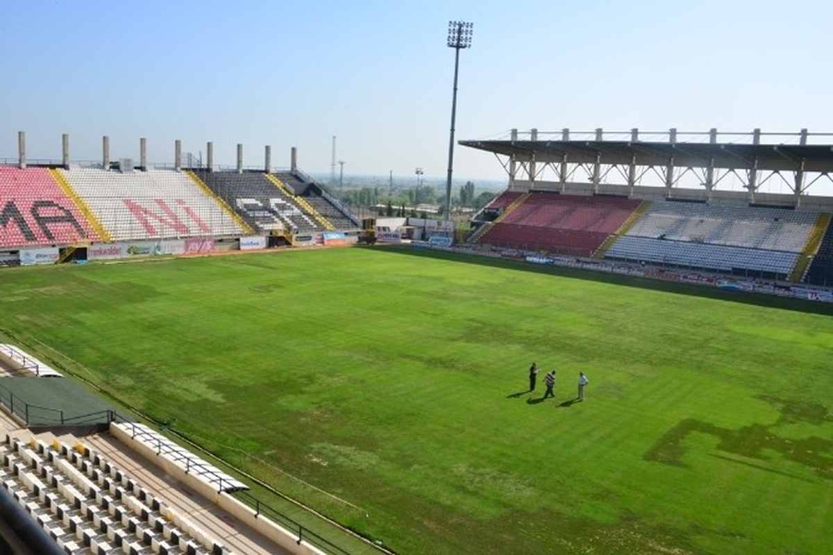 Şehzadeler\'den 19 Mayıs Stadı\'na Temizlik Desteği