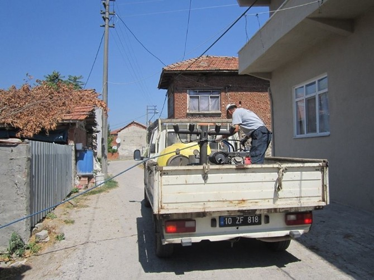 Sındırgı\'da Mahalleler İlaçlanıyor