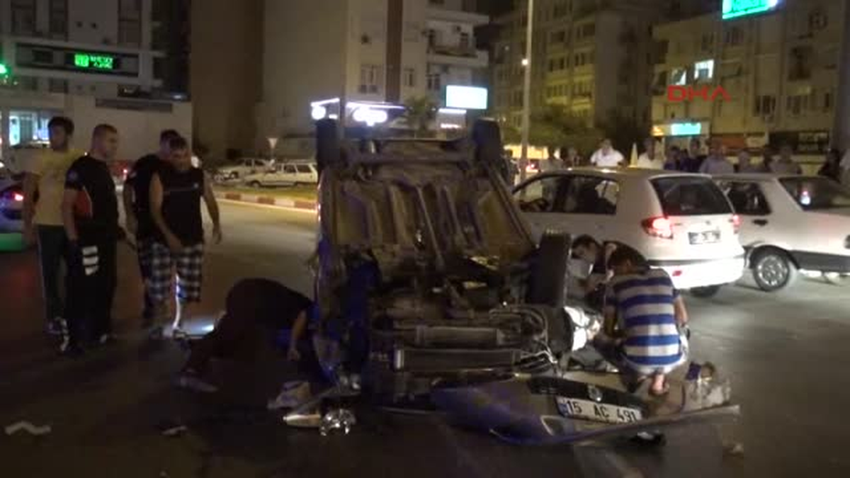 Takla Atan Otomobilde Sıkıştı
