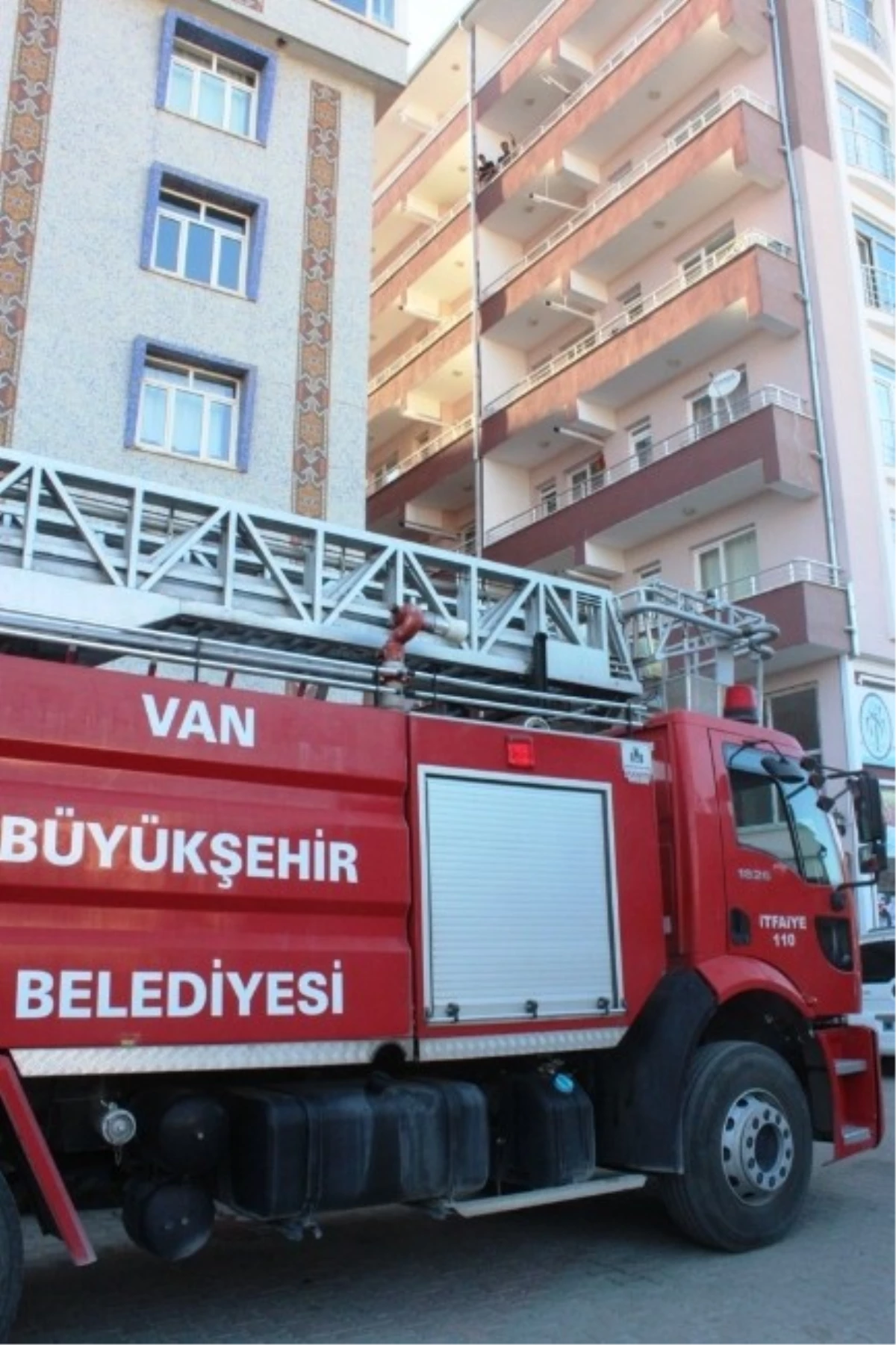 Van\'da Yangın İhbarı İtfaiye Ekiplerini Alarma Geçirdi