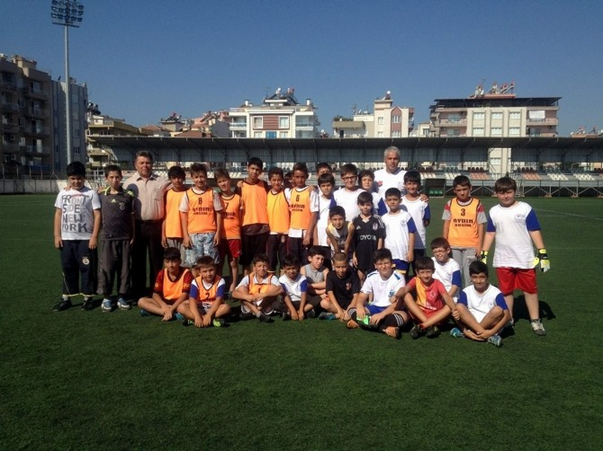 Yaz Futbol Okuluna Büyük İlgi