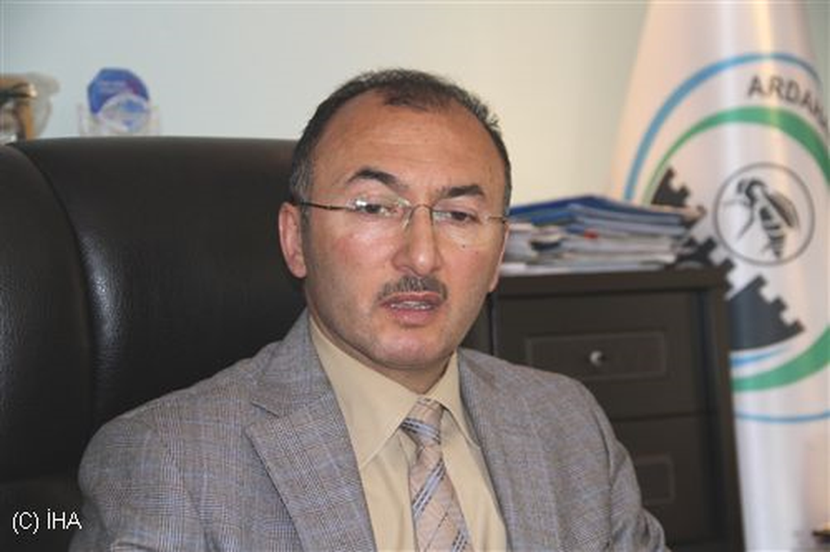 Ardahan Belediye Başkanından Davutoğlu\'na Övgü