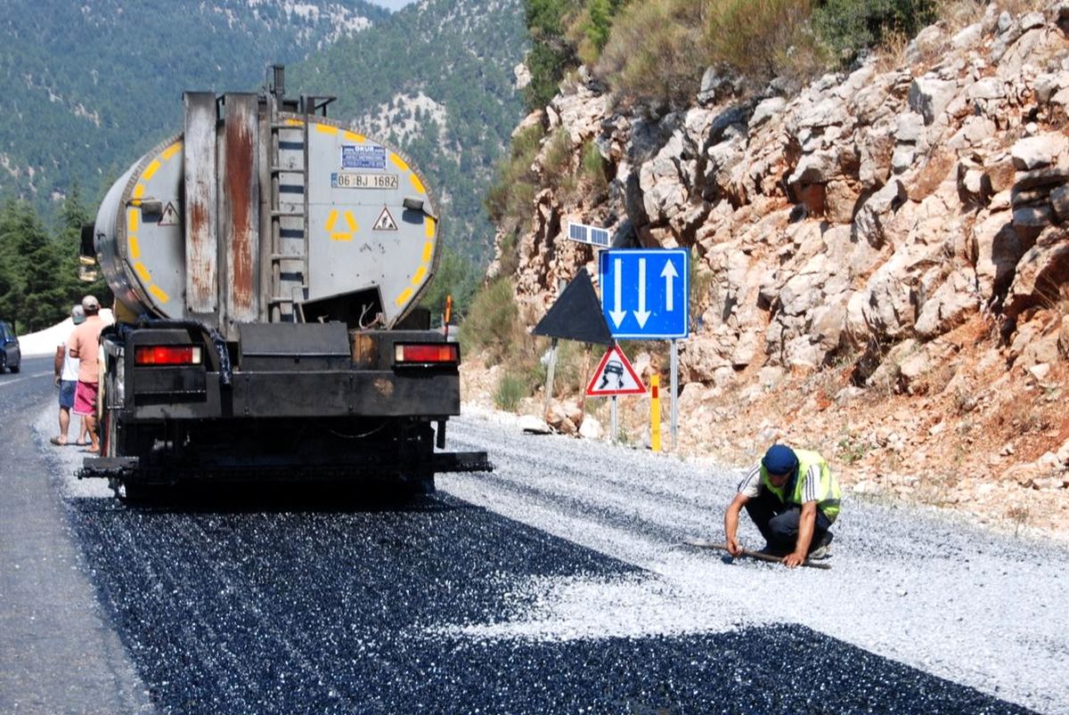 Akseki\'de Asfalt Kaplama Çalışmalarına Başlandı