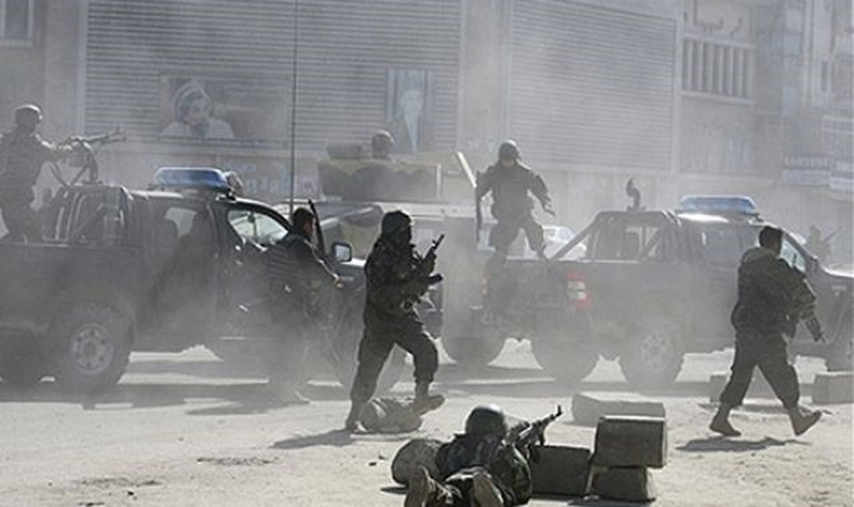 Afganistan\'da Taliban Karakola Saldırdı