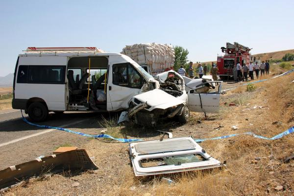 Bingöl\'de Kaza: 1 Ölü 13 Yaralı