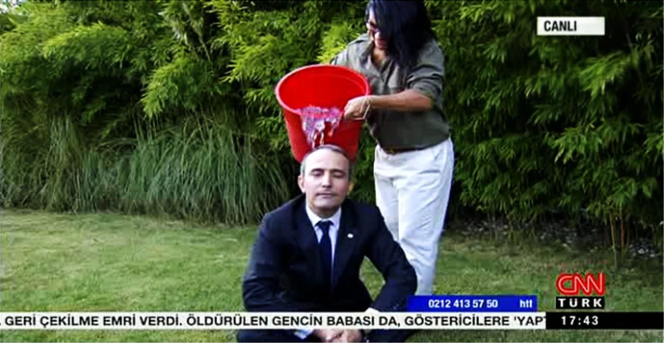 Canlı Yayında Bir Kova Buzlu Suyu Üstüne Döktü