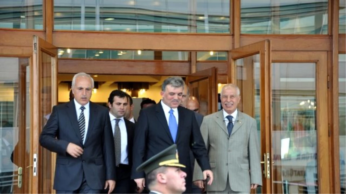 Cumhurbaşkanı Gül, İstanbul\'a Gitti
