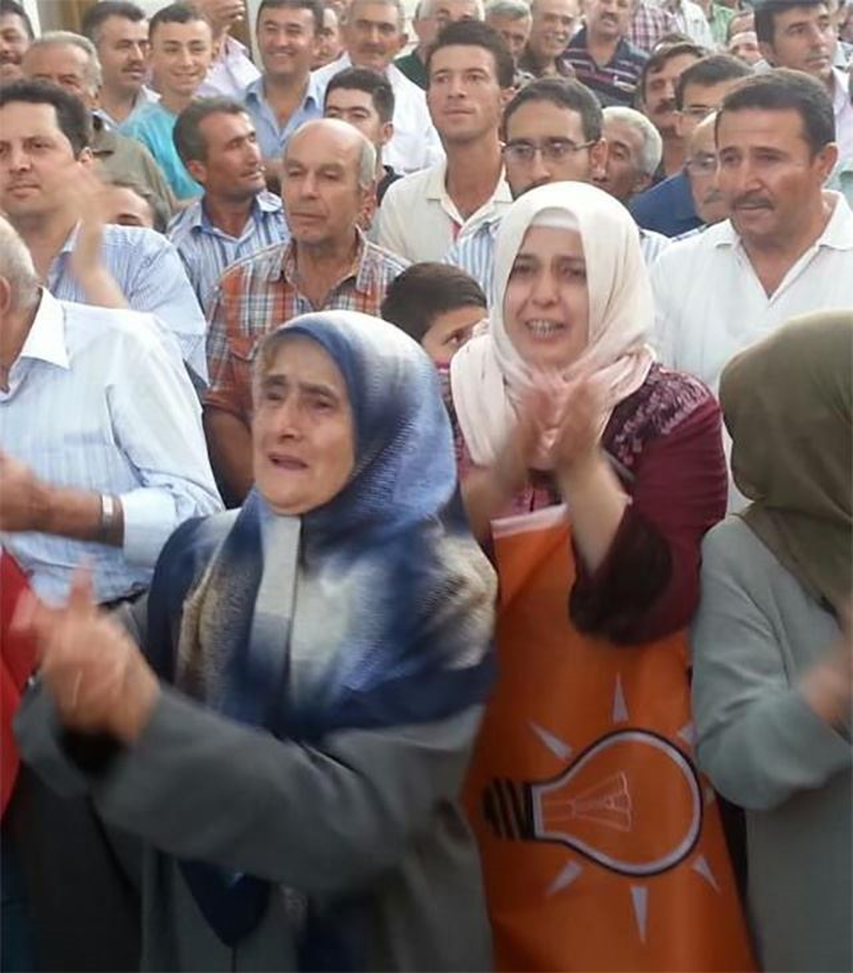 Davutoğlu\'nun Memleketinde Büyük Sevinç
