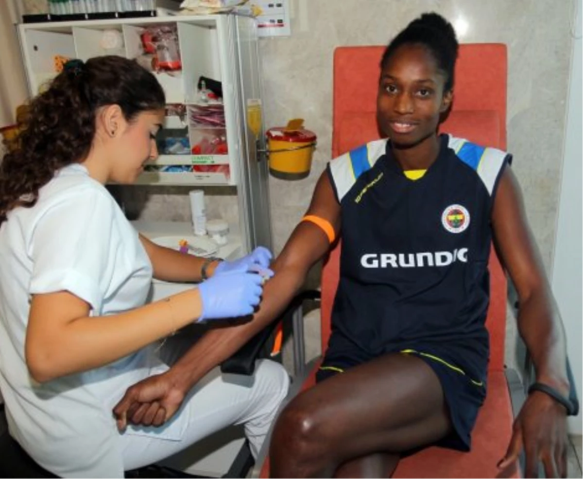 Fenerbahçeli Kadın Voleybolcular Sağlık Kontrolünden Geçti