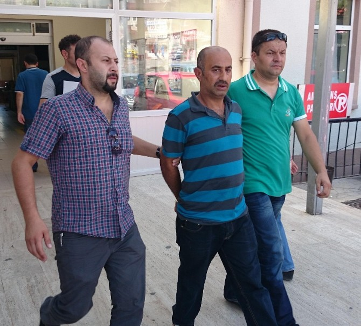 Gündüz Vakti Yankesicilik Güvenlik Kamerasına Takıldı