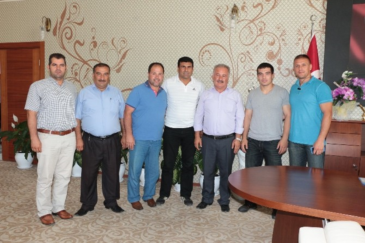 Güreşçilerden Başkan Şahin\'e Ziyaret