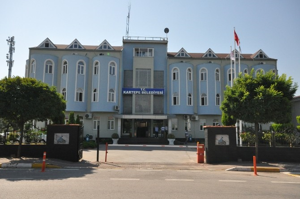 Kartepe Belediye Hizmet Binasının Cephesi Yenilendi