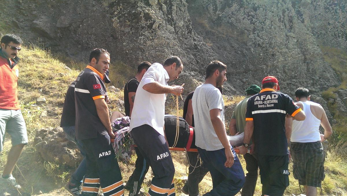 Kayalık Alanda Düşen Kadına Afad\'dan Yardım Eli