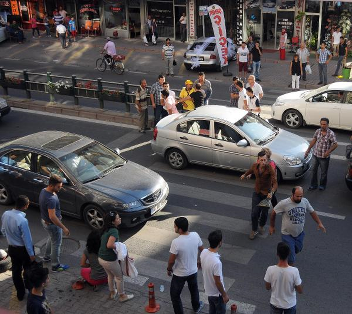 Kayseri\'de 7 Kişinin Kavgası Trafiği 15 Dakika Durdurdu