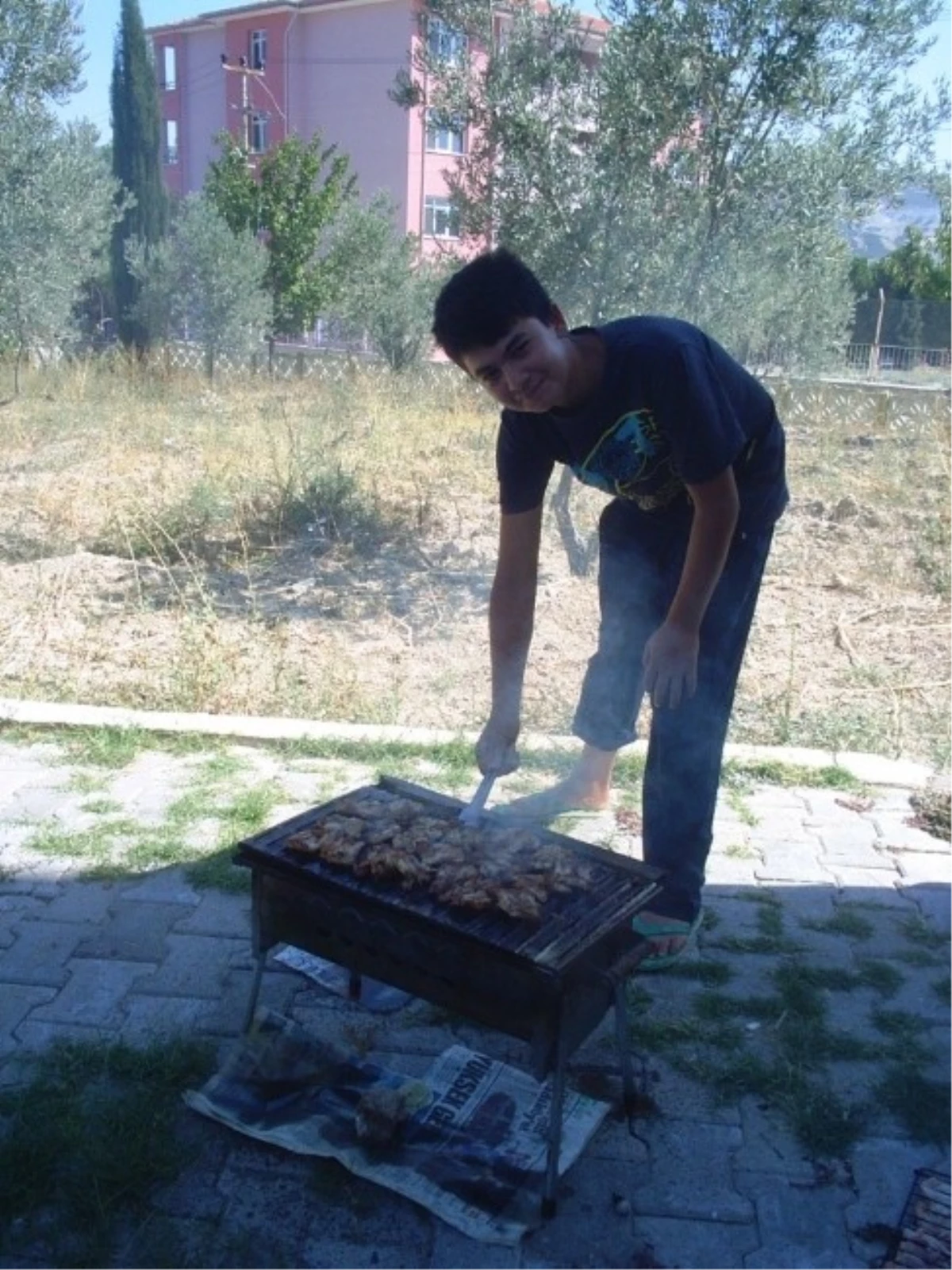 Kur\'an Kursu Öğrencilerinin Mangal Keyfi