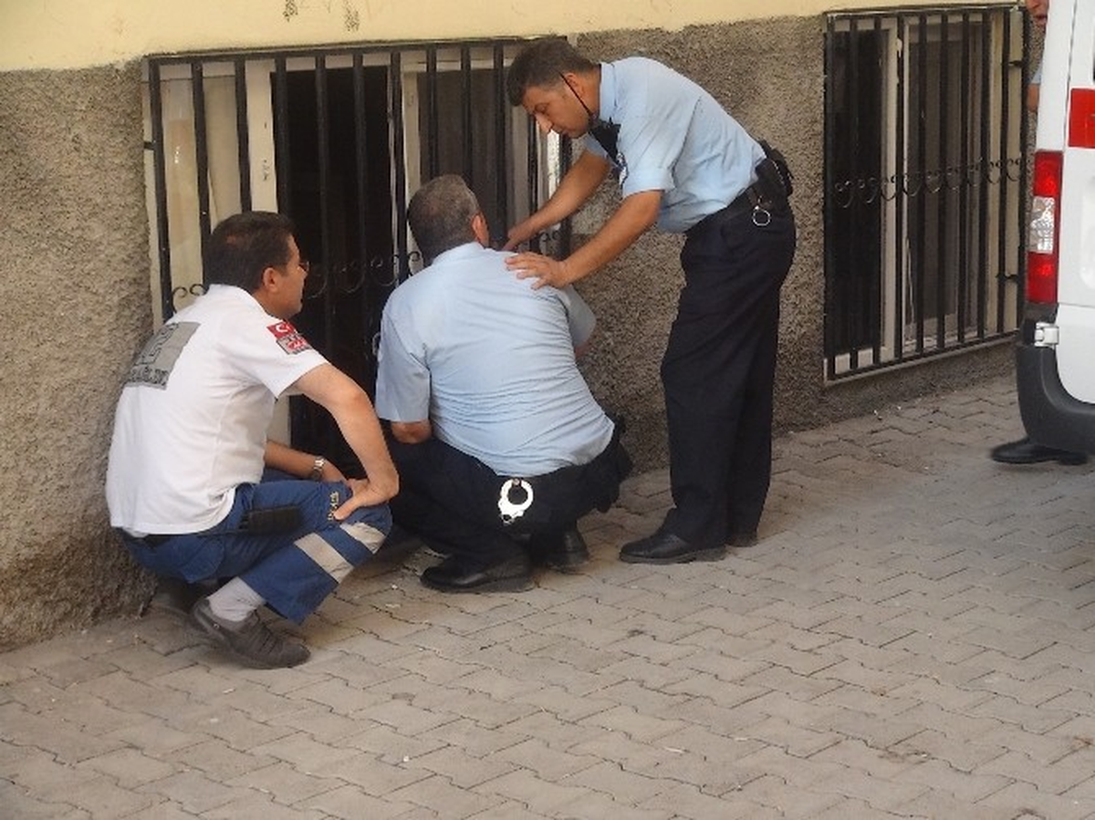 Şanlıurfa\'da Öfkeli Koca, Dövdüğü Eşini ve Çocuklarını Eve Kilitledi