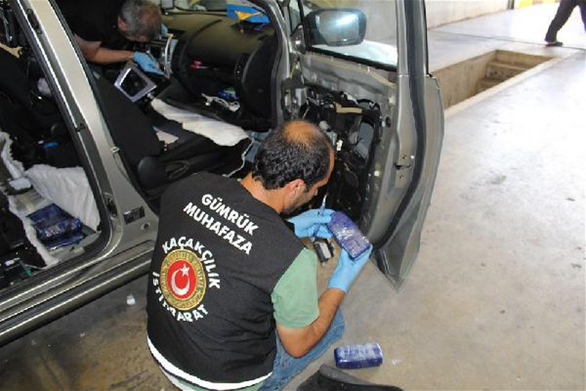 Otomobil Tabanından 21 Kilo Eroin Çıktı