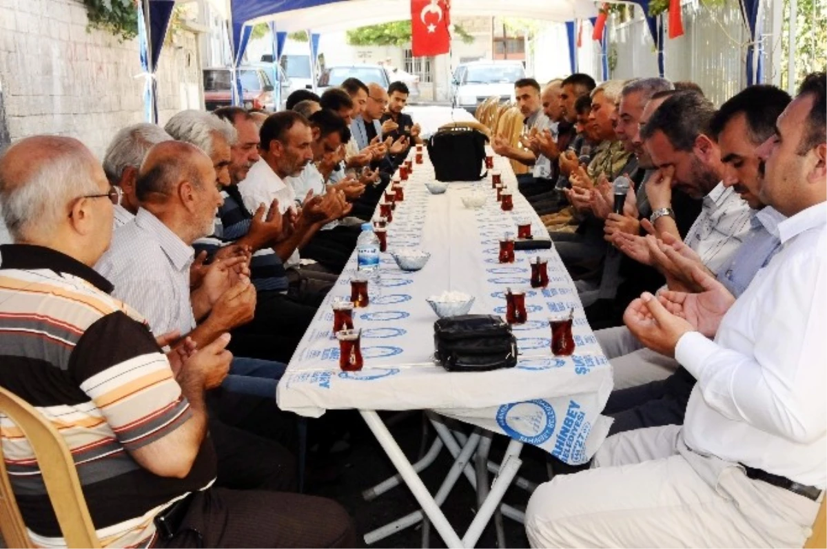 Protokol Üyelerinden Şehit Evine Taziye Ziyareti