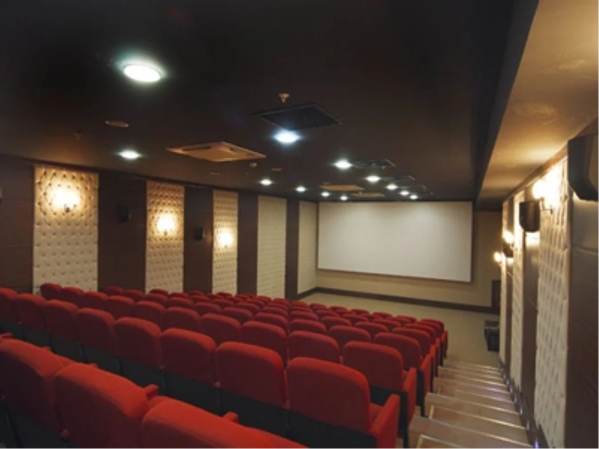 Sinema Salonu İnşaatı Hızla Sürüyor