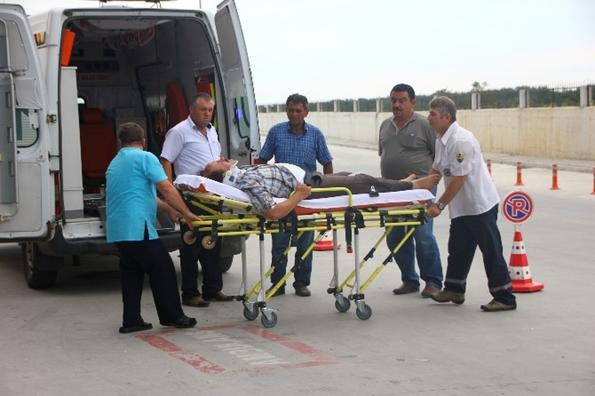 Tarım İşçilerini Taşıyan Minibüsler Çarpıştı: 2 Ölü, 24 Yaralı