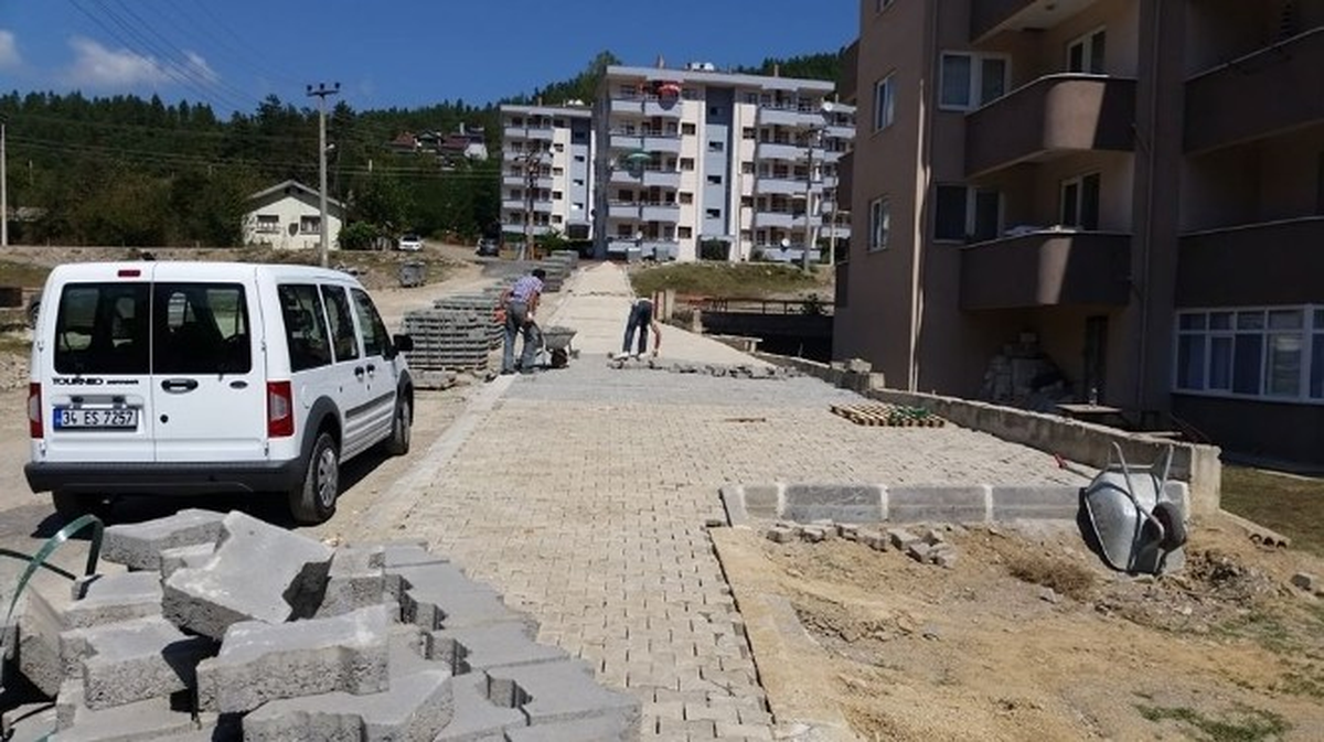 Ulus\'ta Kaldırım Çalışmaları Devam Ediyor