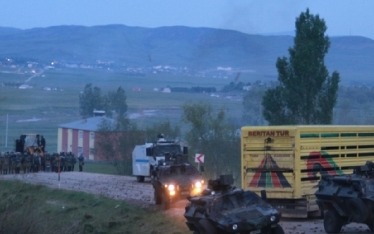 Varto Karlıova Karayoluna Müdahale; 3 Yaralı